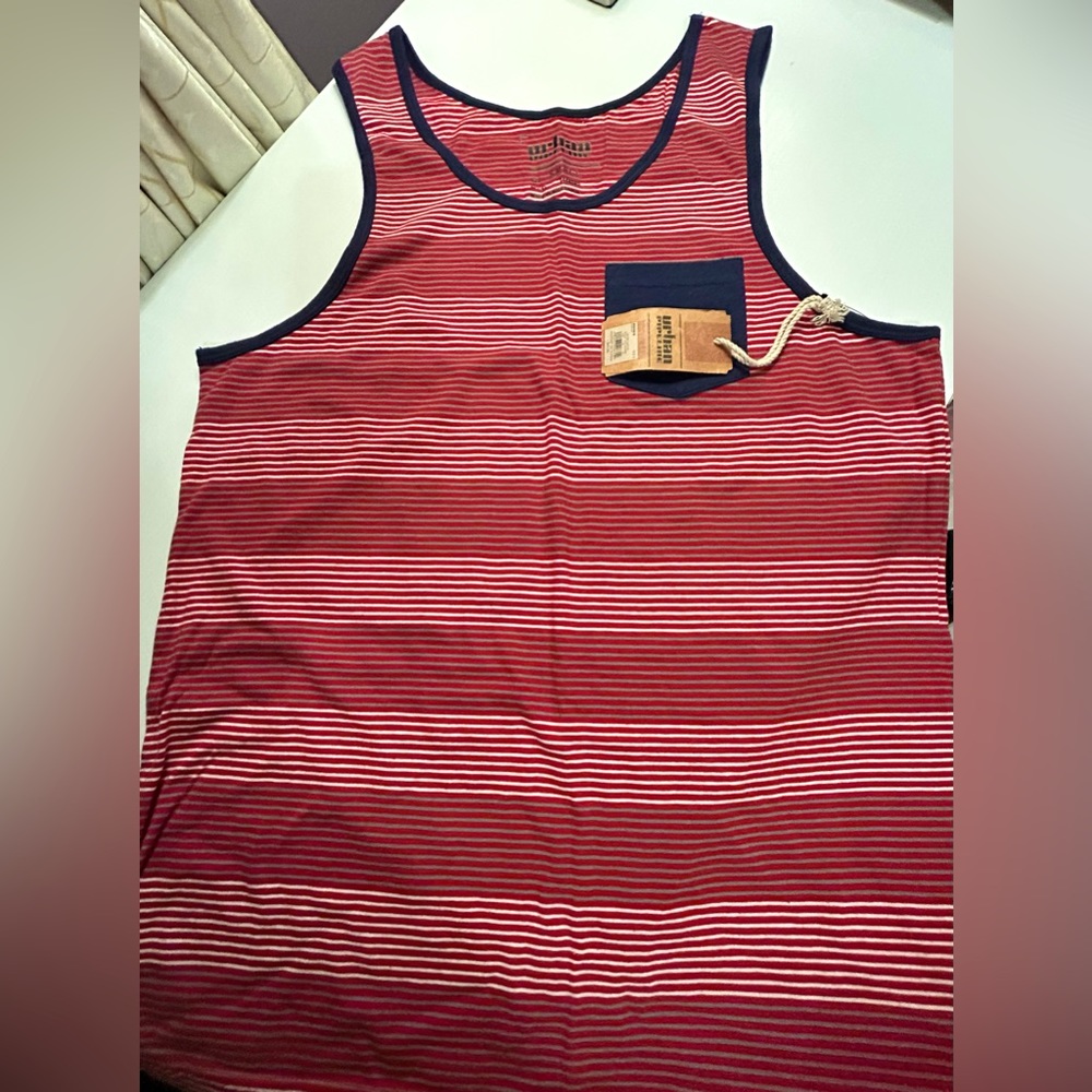 NWT Men’s cotton tank top Sz S red white striped blue outlined